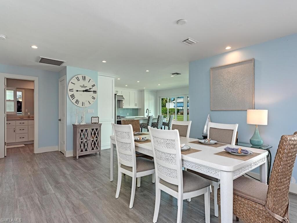 595 Wedge Dr, Naples, FL 34103-9