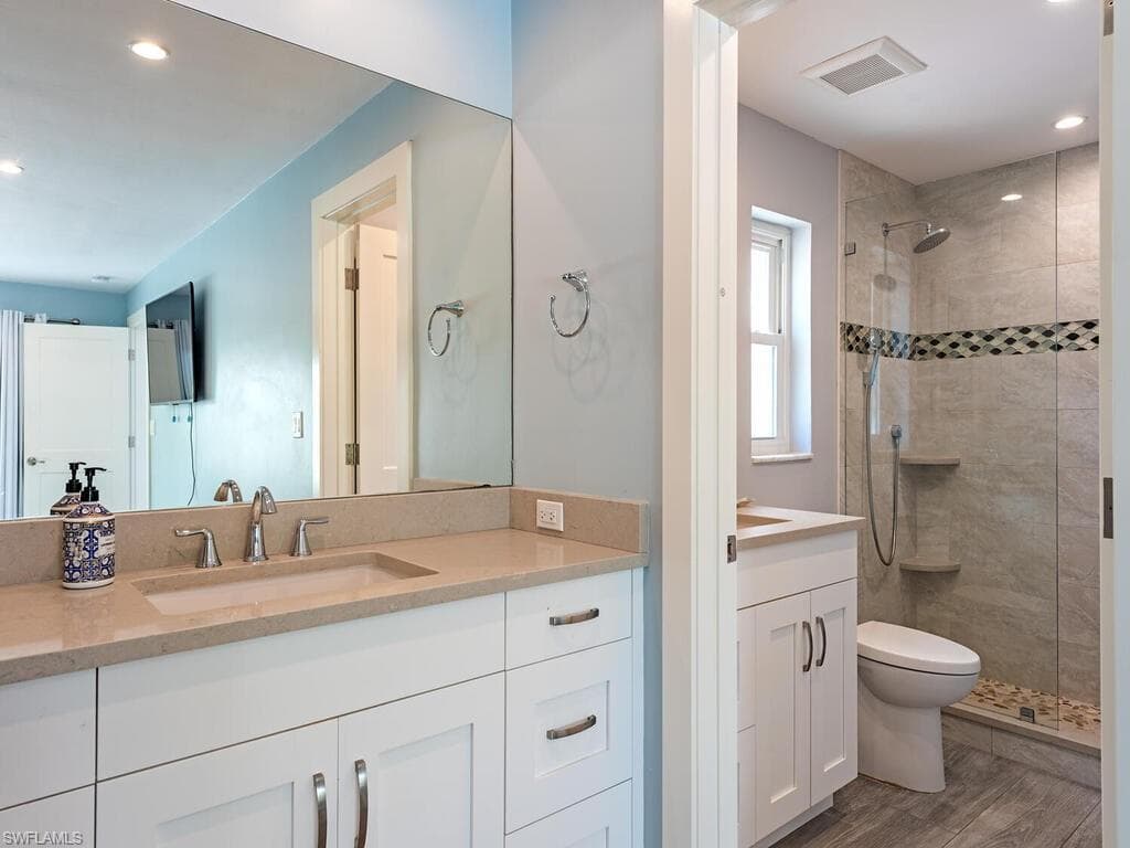 595 Wedge Dr, Naples, FL 34103-13