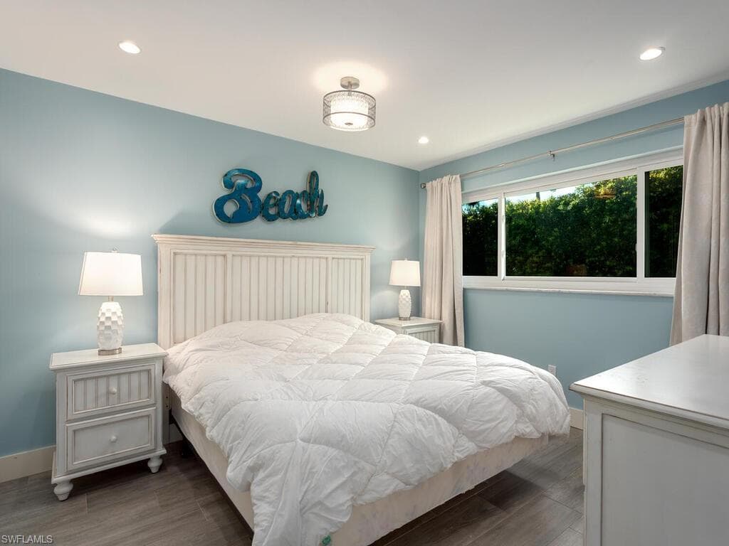 595 Wedge Dr, Naples, FL 34103-14