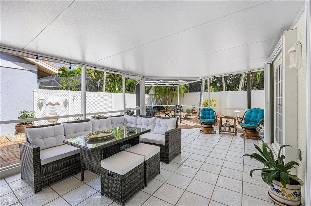 1178 Jardin Dr, Naples, FL 34104-8