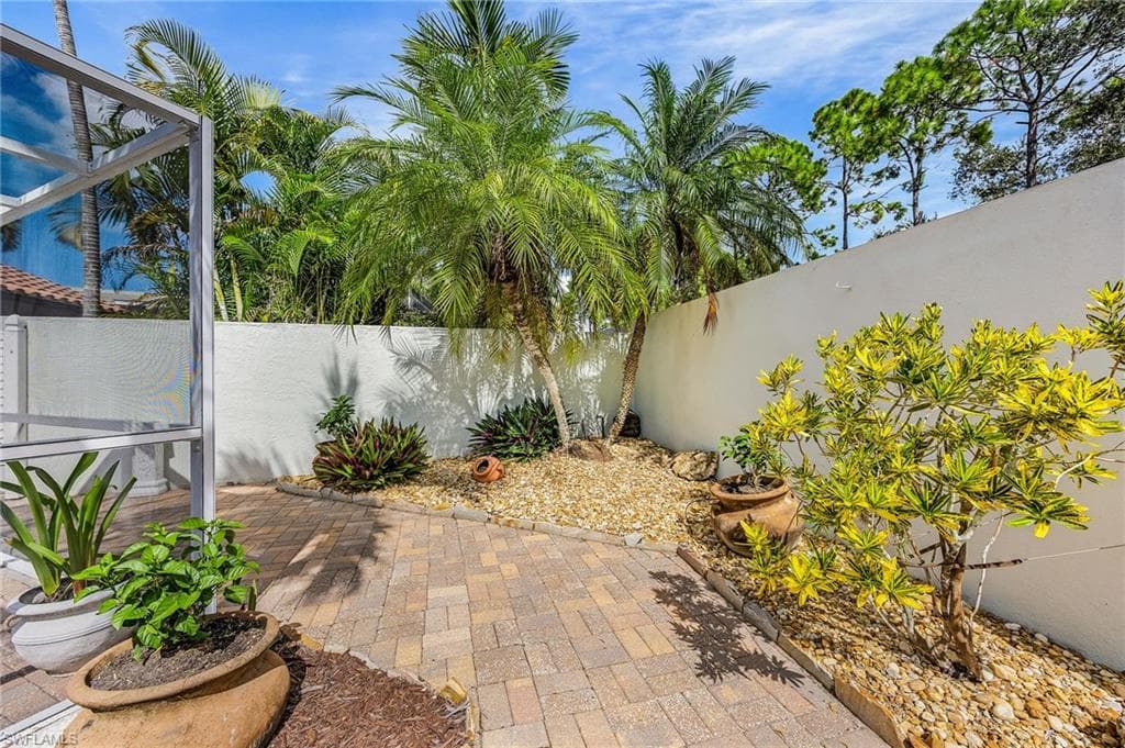 1178 Jardin Dr, Naples, FL 34104-15