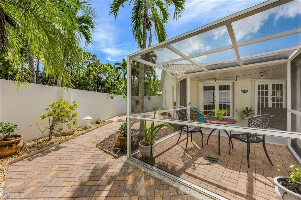 1178 Jardin Dr, Naples, FL 34104-16