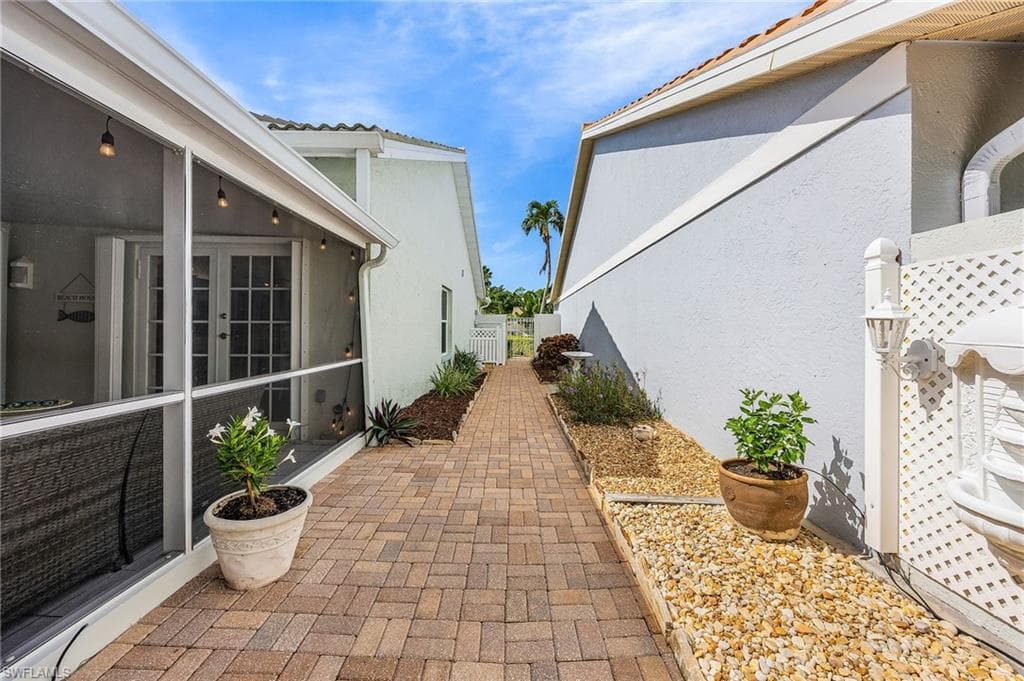 1178 Jardin Dr, Naples, FL 34104-26