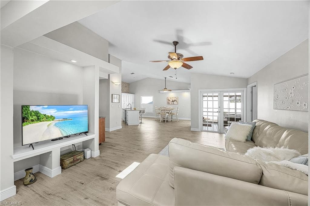 1178 Jardin Dr, Naples, FL 34104-3