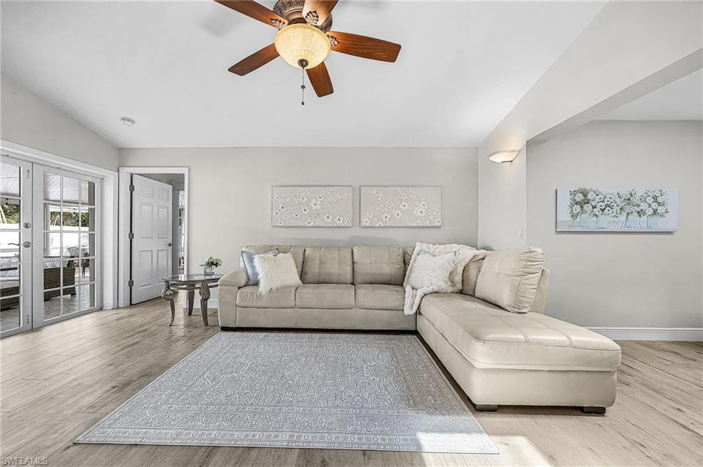 1178 Jardin Dr, Naples, FL 34104-5