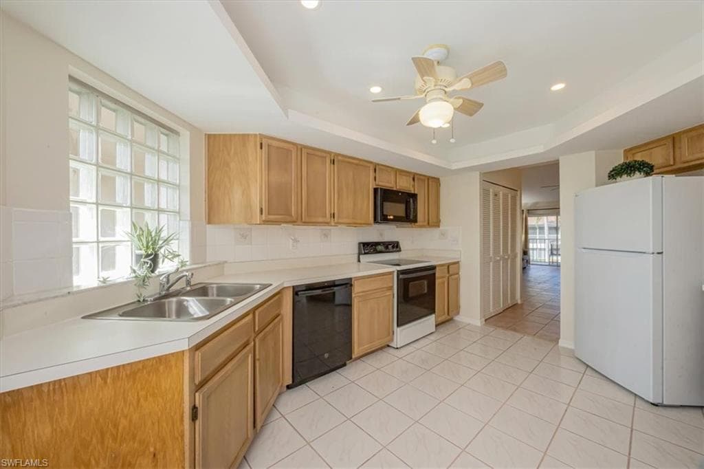 9856 Luna Cir 202a, Naples, FL 34109-9