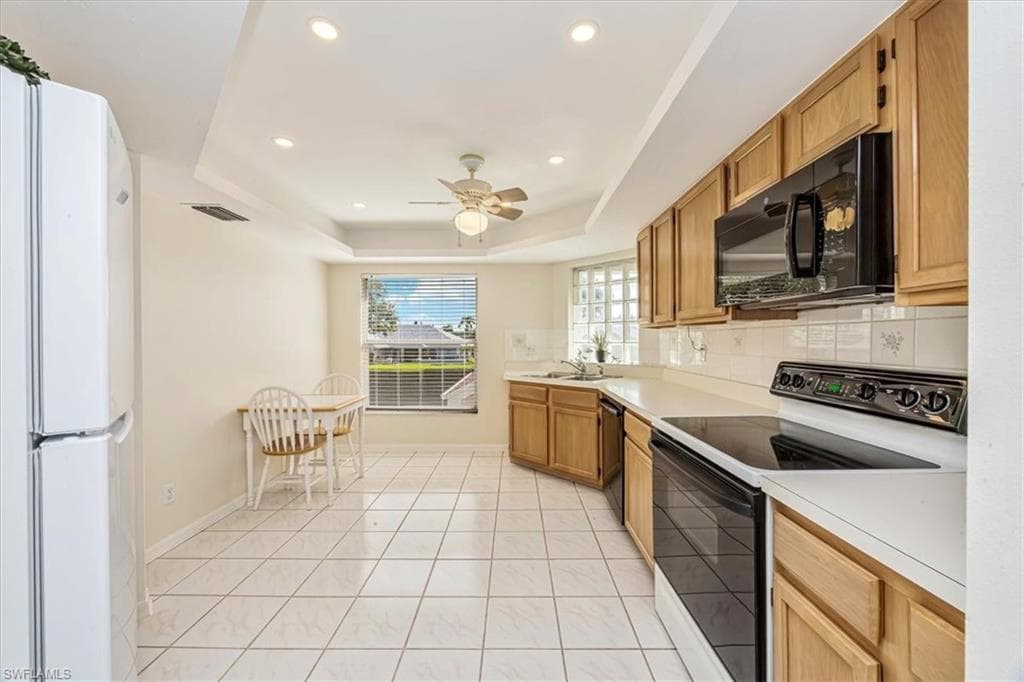 9856 Luna Cir 202a, Naples, FL 34109-10