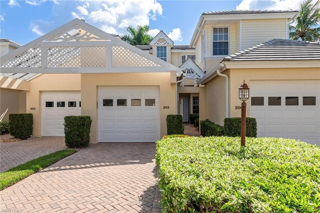 8540 Mystic Greens Way 313, Naples, FL 34113-3