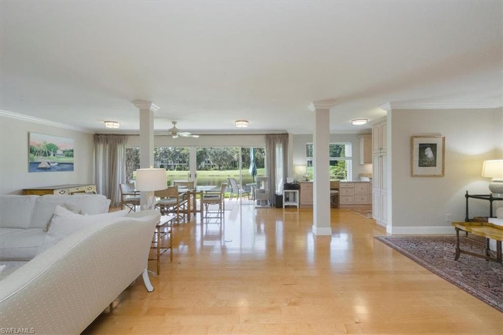 102 Clubhouse Dr 176, Naples, FL 34105-1