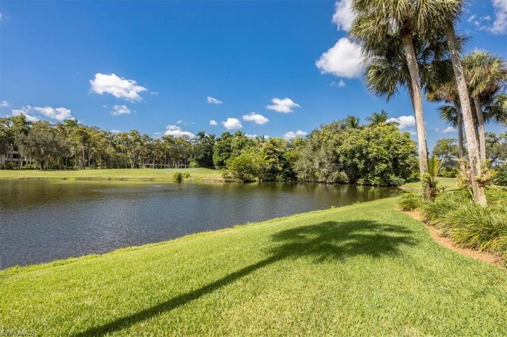 102 Clubhouse Dr 176, Naples, FL 34105-4
