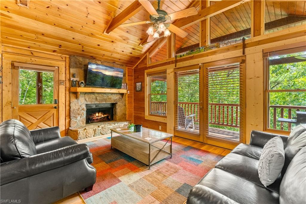 4062 Chamberlain Ln, Out Of Area, TN 37862-8