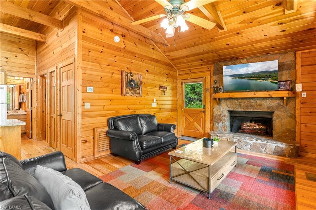 4062 Chamberlain Ln, Out Of Area, TN 37862-9