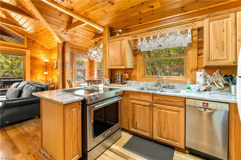 4062 Chamberlain Ln, Out Of Area, TN 37862-15