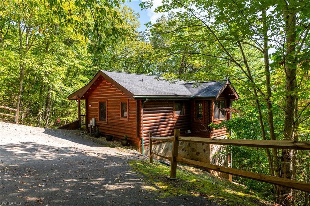 4062 Chamberlain Ln, Out Of Area, TN 37862-2