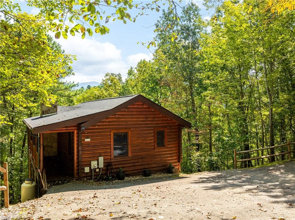 4062 Chamberlain Ln, Out Of Area, TN 37862-3