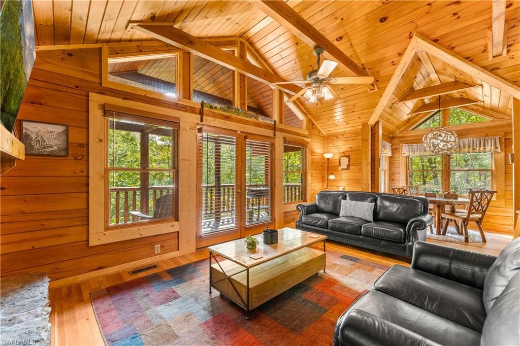 4062 Chamberlain Ln, Out Of Area, TN 37862-7