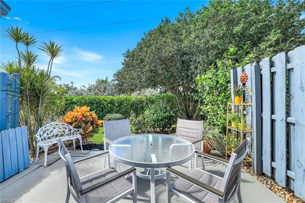 138 Marco Villas Dr V5, Marco Island, FL 34145-1