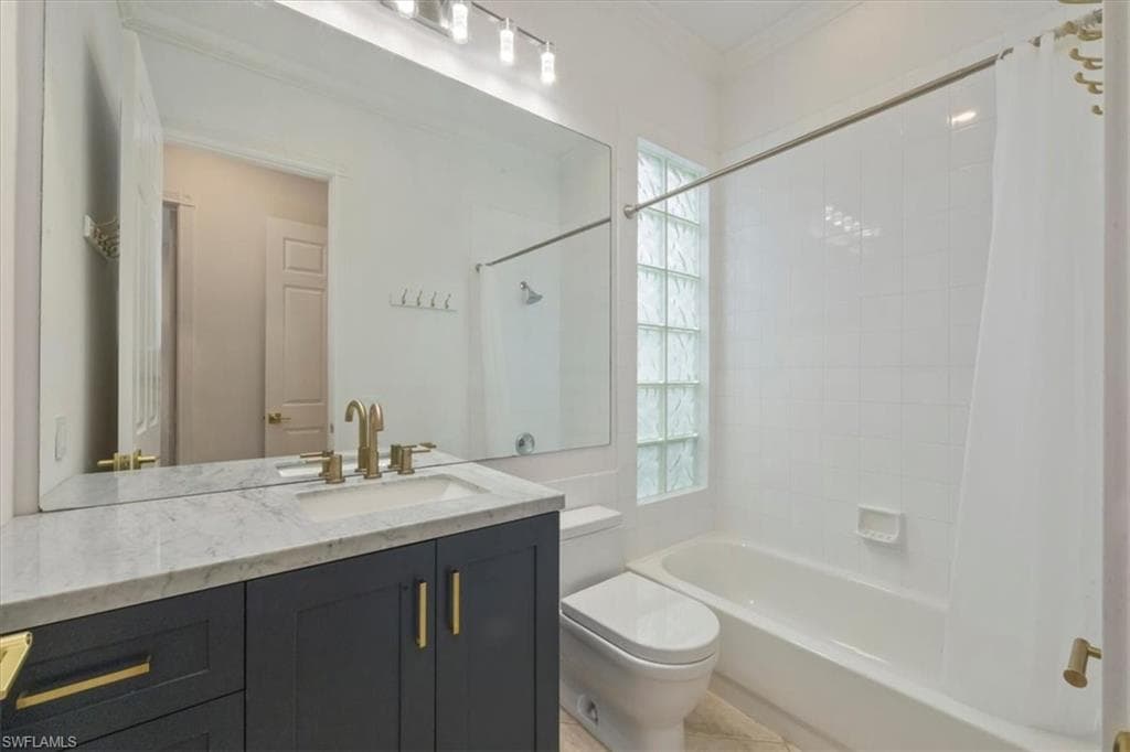 3833 Huelva Ct, Naples, FL 34109-19