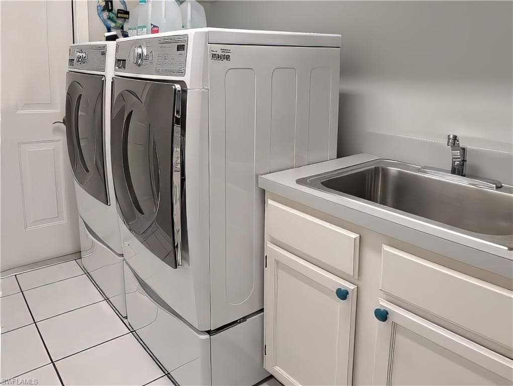 4817 Berkeley Dr, Naples, FL 34112-17