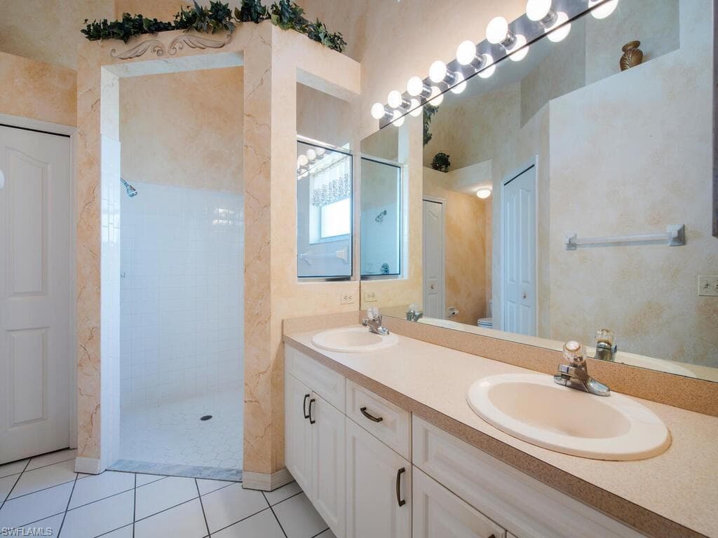 8093 San Vista Cir 2-2l, Naples, FL 34109-8