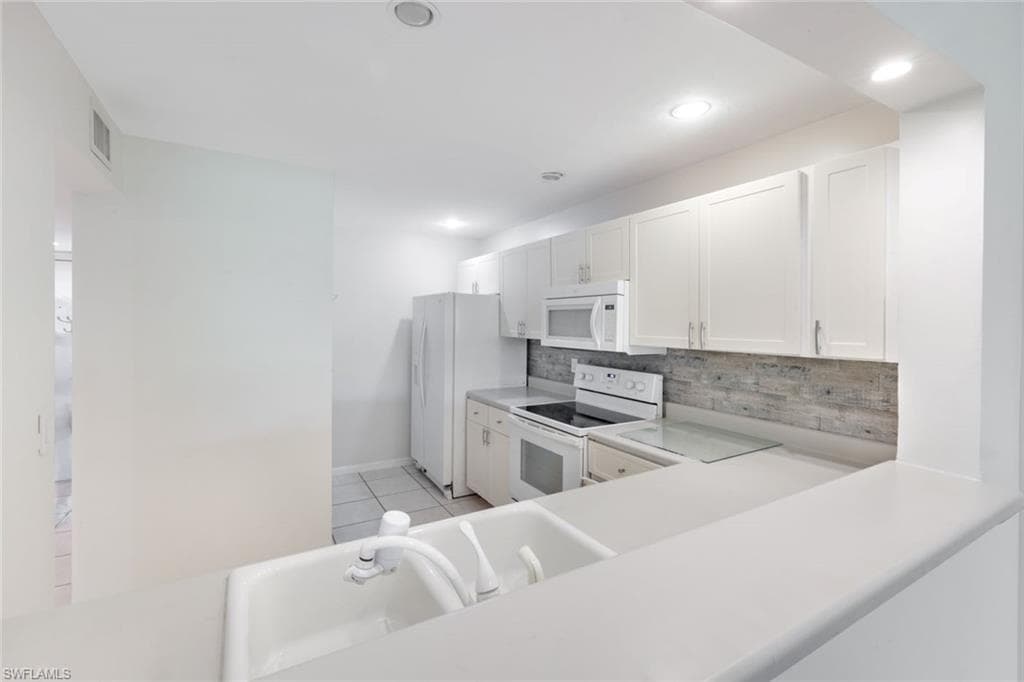 1228 Commonwealth Cir O203, Naples, FL 34116-14