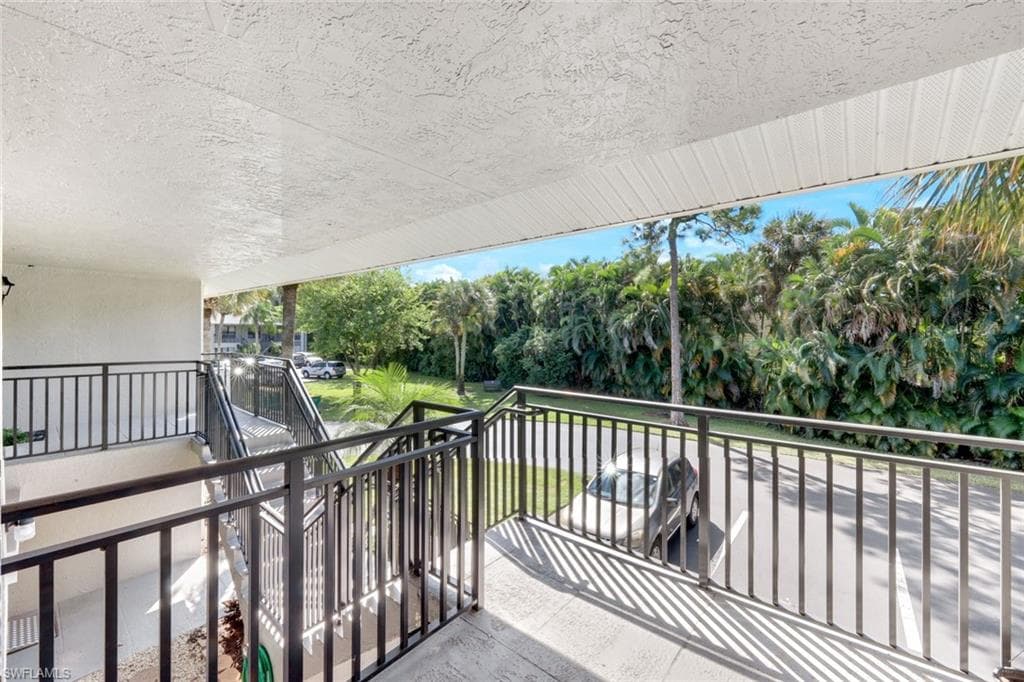 1228 Commonwealth Cir O203, Naples, FL 34116-28