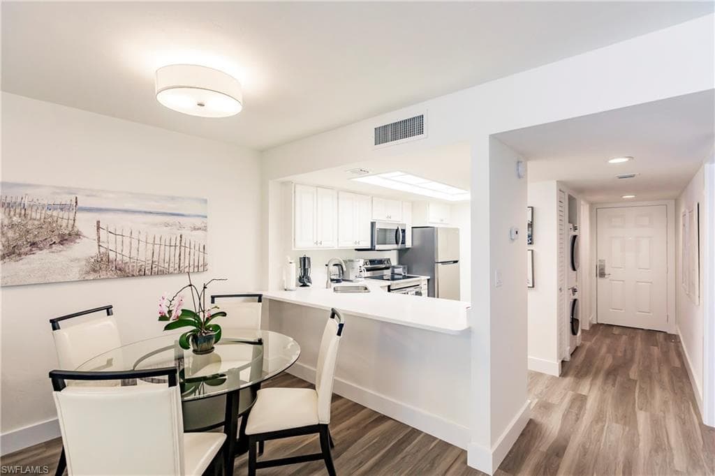 600 Neapolitan Way 228, Naples, FL 34103-8