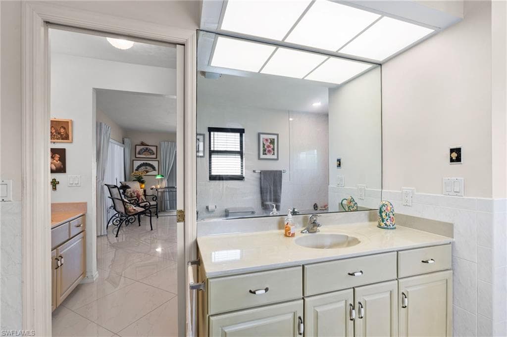 1230 Lilac Ave, Marco Island, FL 34145-25