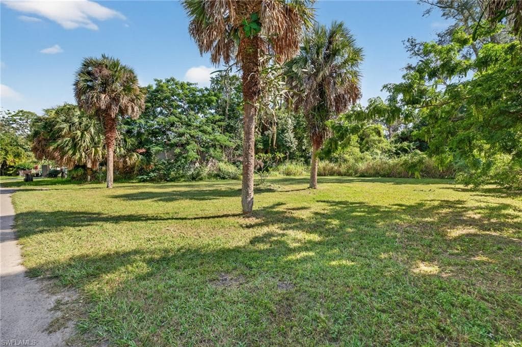 2650 Holly Ave, Naples, FL 34112-8