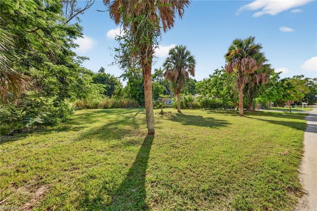 2650 Holly Ave, Naples, FL 34112-6