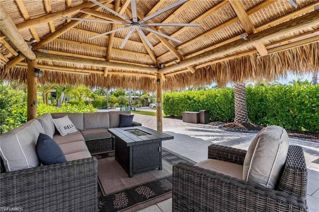 13461 Ladyfish Ln, Naples, FL 34114-9