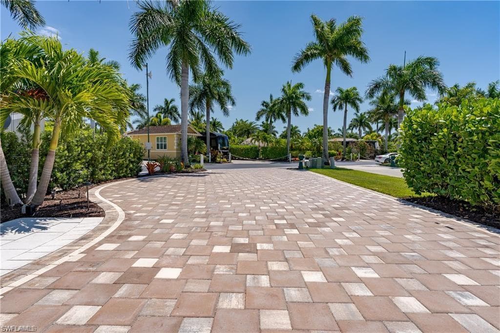 13461 Ladyfish Ln, Naples, FL 34114-12