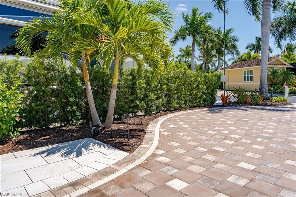 13461 Ladyfish Ln, Naples, FL 34114-13