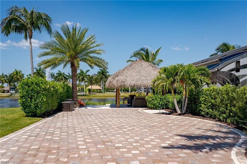 13461 Ladyfish Ln, Naples, FL 34114-17