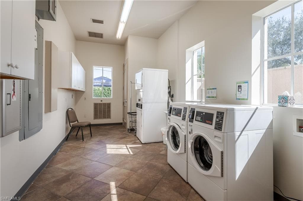 13461 Ladyfish Ln, Naples, FL 34114-30