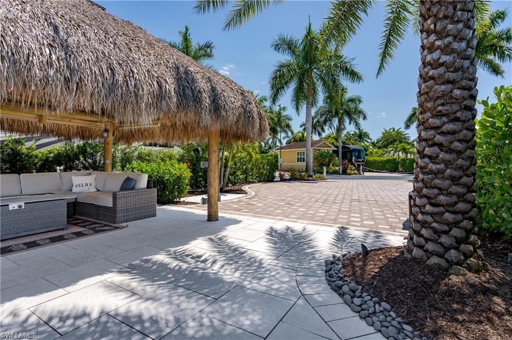 13461 Ladyfish Ln, Naples, FL 34114-7