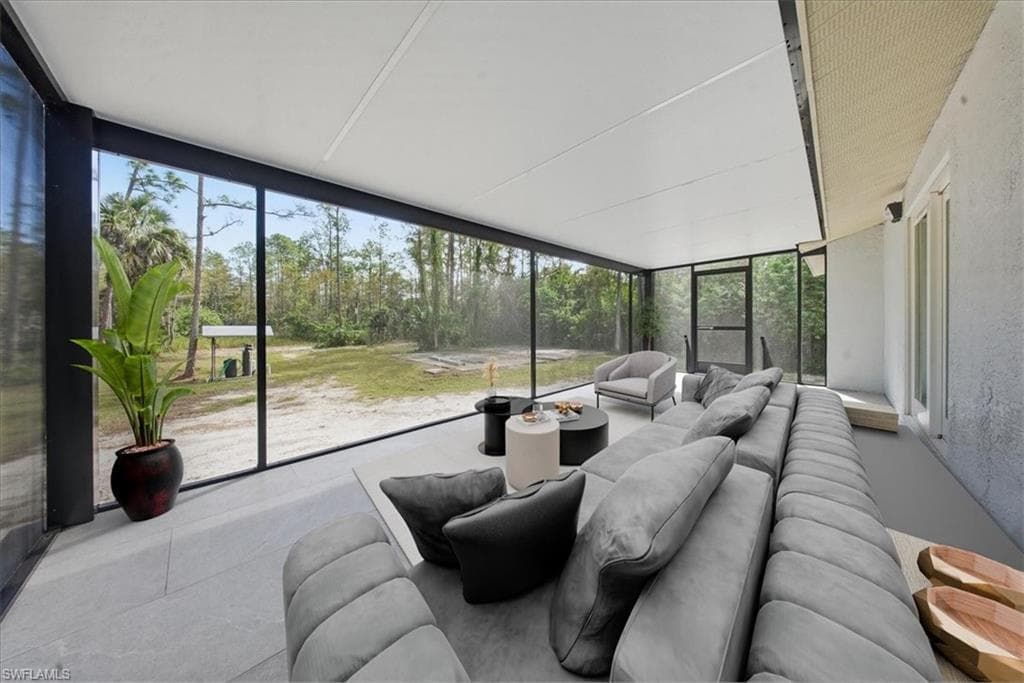 360 Desoto Blvd S, Naples, FL 34117-9