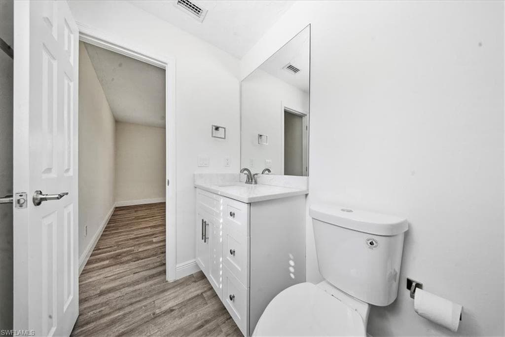 360 Desoto Blvd S, Naples, FL 34117-16