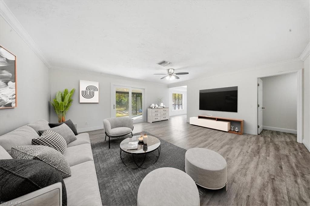 360 Desoto Blvd S, Naples, FL 34117-3