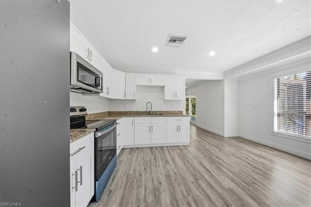 360 Desoto Blvd S, Naples, FL 34117-4