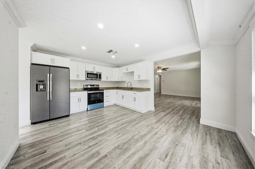 360 Desoto Blvd S, Naples, FL 34117-6