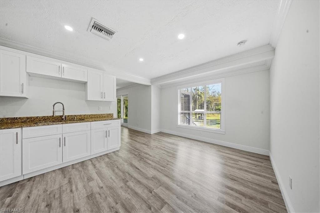 360 Desoto Blvd S, Naples, FL 34117-7