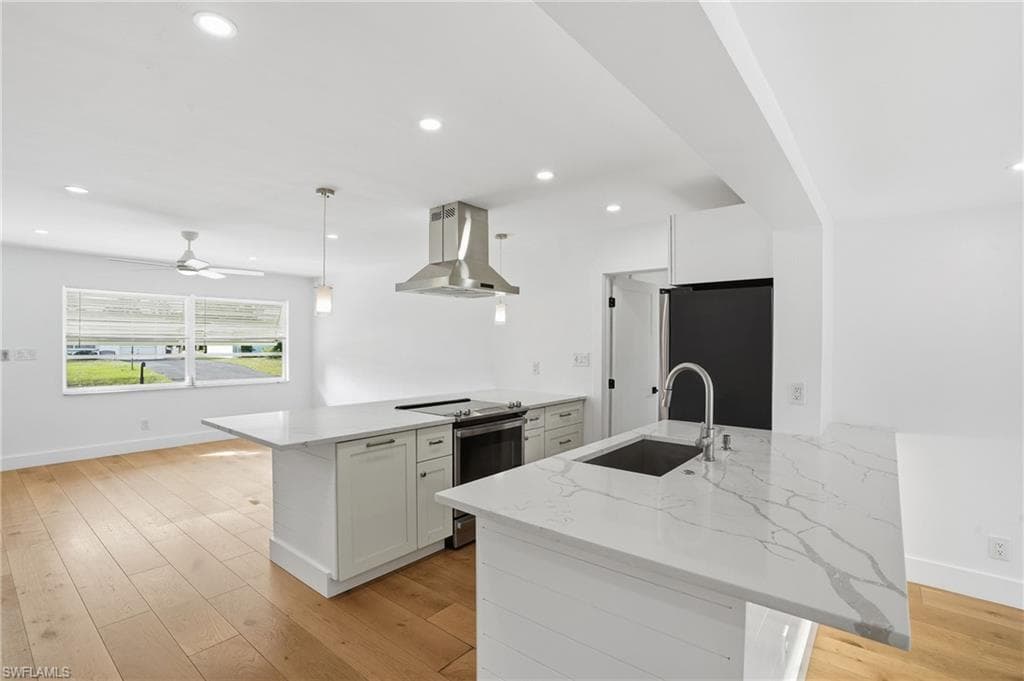 1205 Hilltop Dr, Naples, FL 34103-3