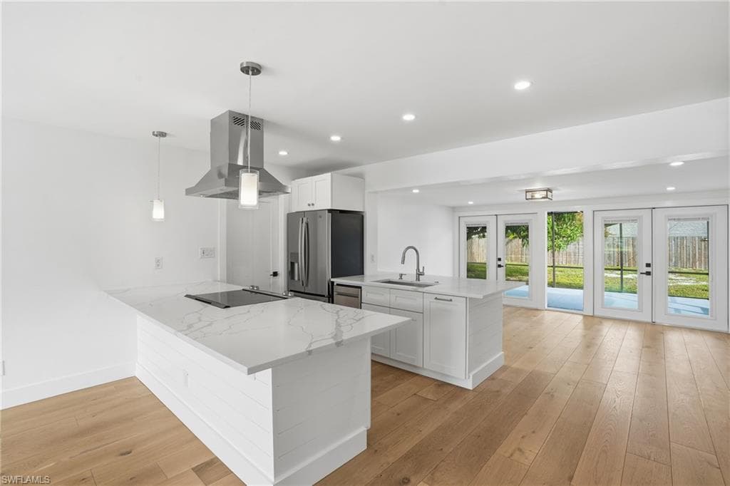 1205 Hilltop Dr, Naples, FL 34103-6