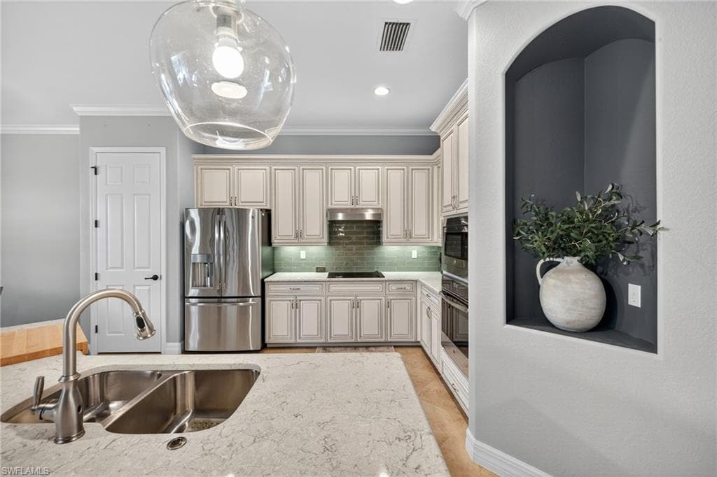 9352 Vercelli Ct, Naples, FL 34113-17