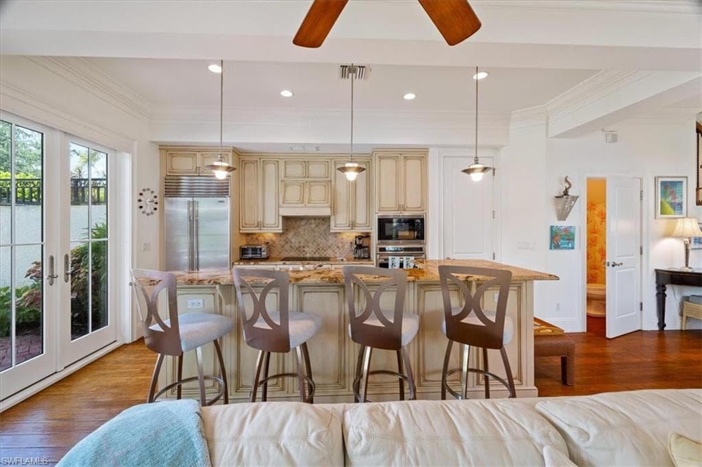 215 5th St S, Naples, FL 34102-8