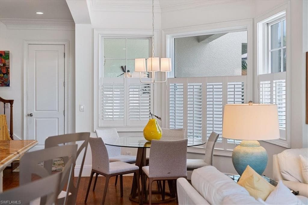 215 5th St S, Naples, FL 34102-10