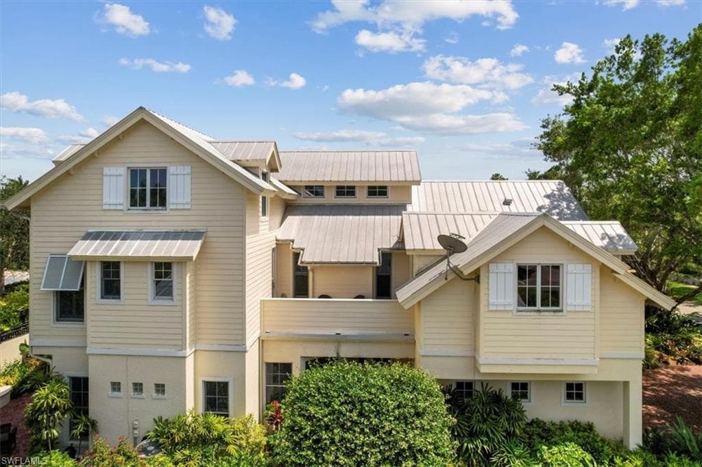 215 5th St S, Naples, FL 34102-12