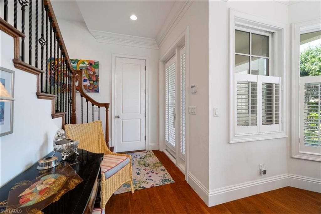 215 5th St S, Naples, FL 34102-20