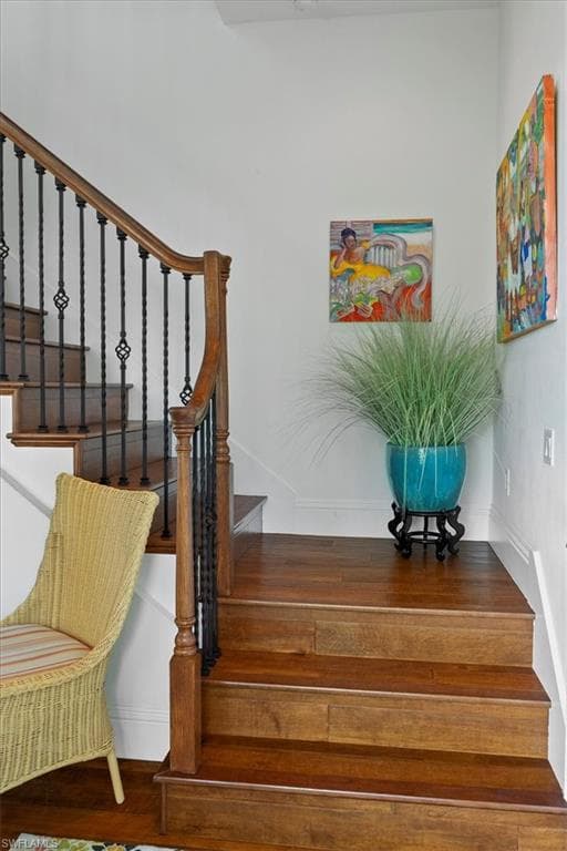 215 5th St S, Naples, FL 34102-21